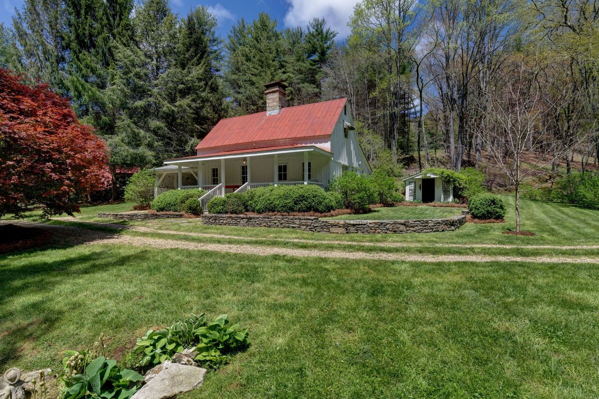 This North Carolina Farmhouse Is for Sale, and It's Perfect in Every Way