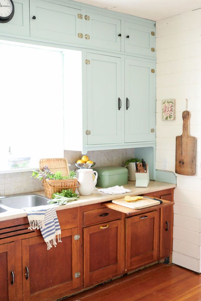 https://hips.hearstapps.com/clv.h-cdn.co/assets/17/18/640x959/gallery-1493756999-farmhouse-kitchen-mint-upper-cabinets-wood-lowers-mamas-dance-2-1.jpg?resize=980:*