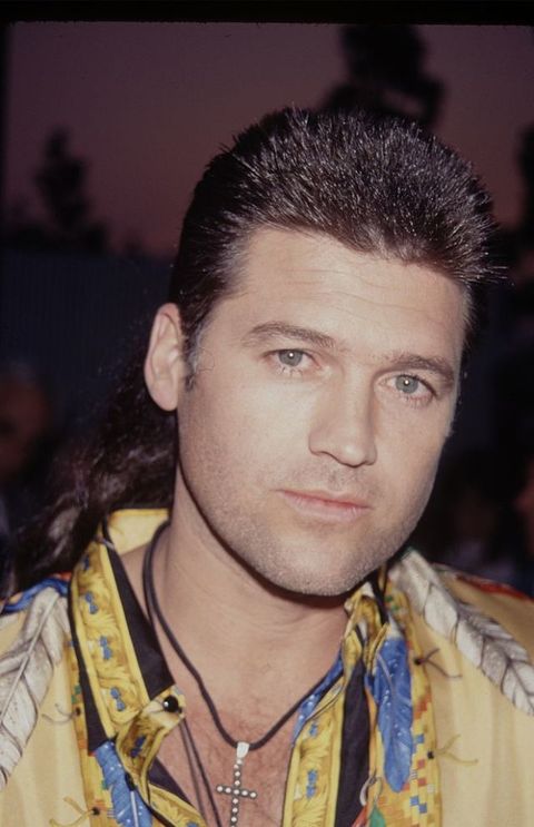 The Story Behind 'Achy Breaky Heart' - How 'Achy Breaky Heart' Became a ...