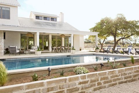 modern backyard swimming pool