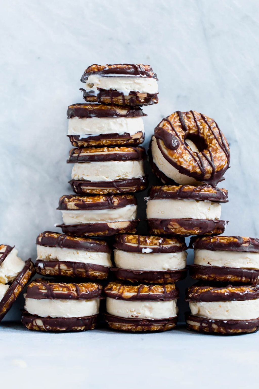 Sandwich Cookies, Food, Cuisine, Dish, Baked goods, Dessert, Ingredient, Snack, Chocolate, Cookie, 