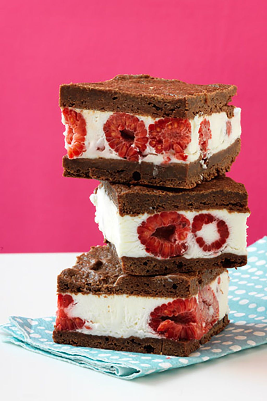 Food, Dessert, Cake, Dish, Cuisine, Frozen dessert, Fudge, Baked goods, Chocolate brownie, Snack cake, 