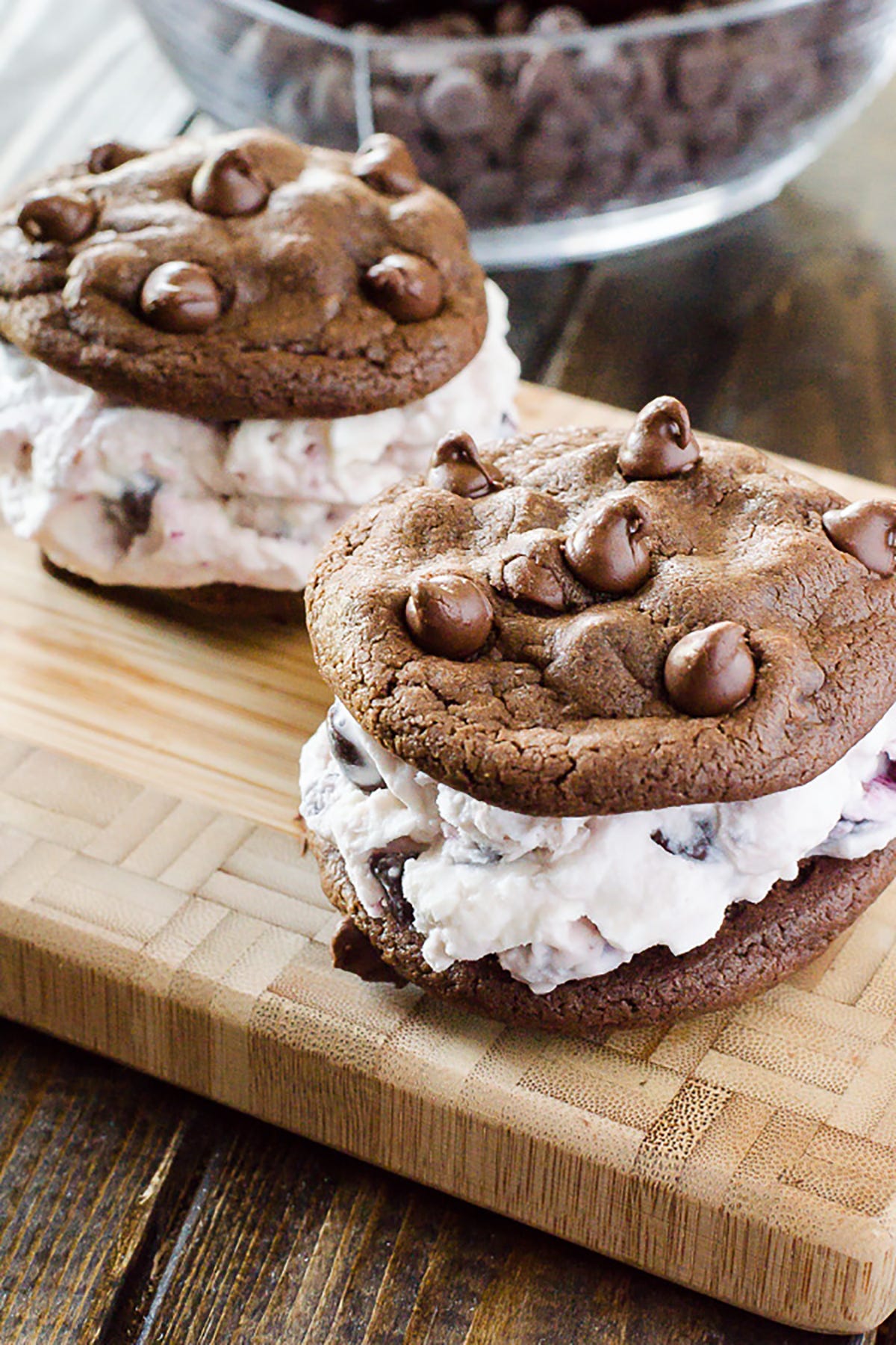 Dish, Food, Cuisine, Dessert, Ingredient, Baked goods, Chocolate chip cookie, Snack, Cookies and crackers, Cookie, 
