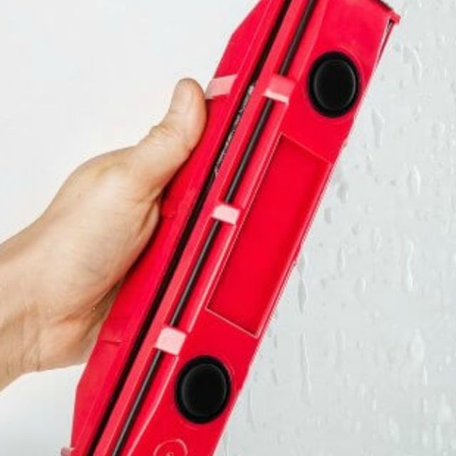 The Glider: Magnetic Window Cleaner, Cleans Both Sides of Glass At Once