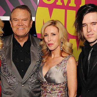 Glen Campbell's daughter gives update on his Alzheimer's disease