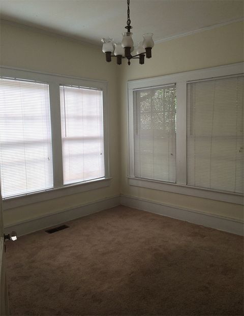 Room, Property, Floor, Ceiling fan, Wall, Window covering, Lighting, Interior design, Daylighting, Shade, 