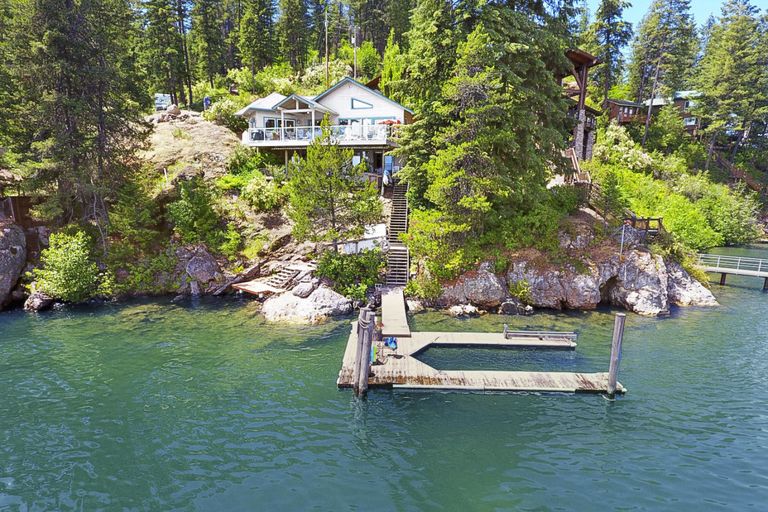 9 Beautiful Lake Homes for Sale - Lake House Real Estate Listings