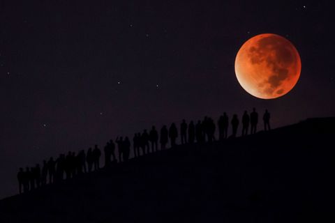 Moon, Sky, Celestial event, Full moon, Astronomical object, Lunar eclipse, Night, Light, Atmospheric phenomenon, Atmosphere, 