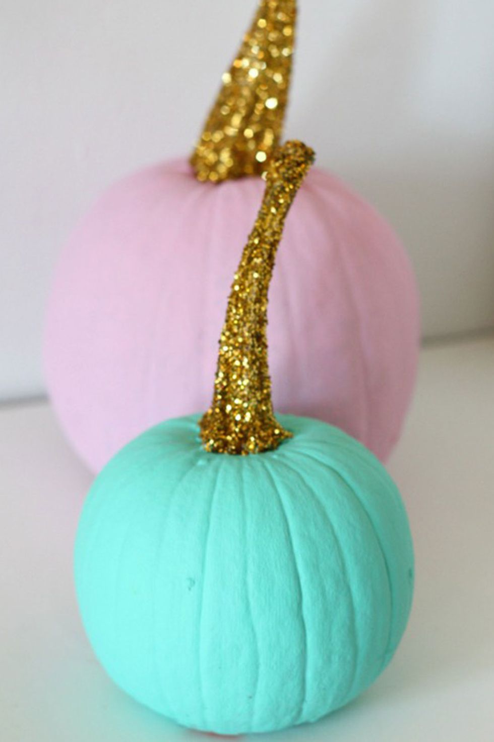 DIY Glitter Ornaments {best glue to use} - A Pumpkin And A Princess