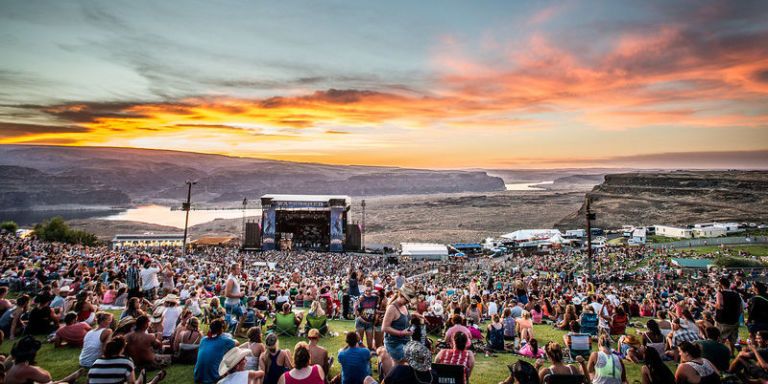 WaterShed Festival- Saturday August 1st - The Gorge, Washington - Page 10   Country music festival outfits, Country girls outfits, Country concert  outfit