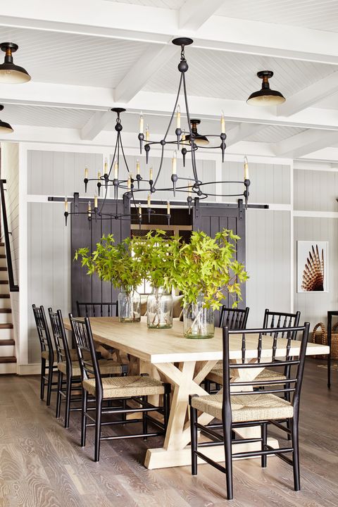 farmhouse style with dining room with chandelier lighting and barn doors in the background