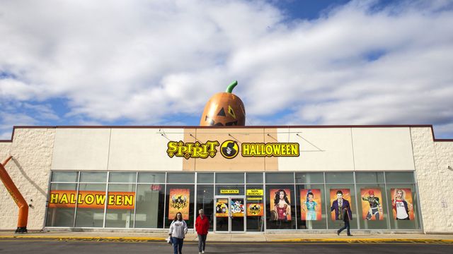 Spirit Halloween Stores Are Hiring 30,000 Seasonal Workers in 2017