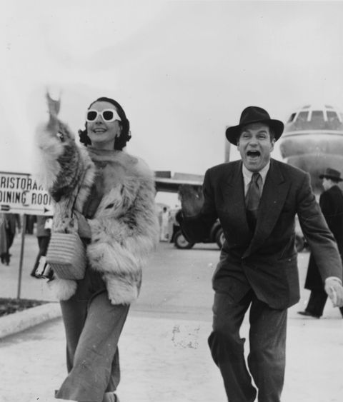 Laurence Olivier and Vivien Leigh arriving in Rome