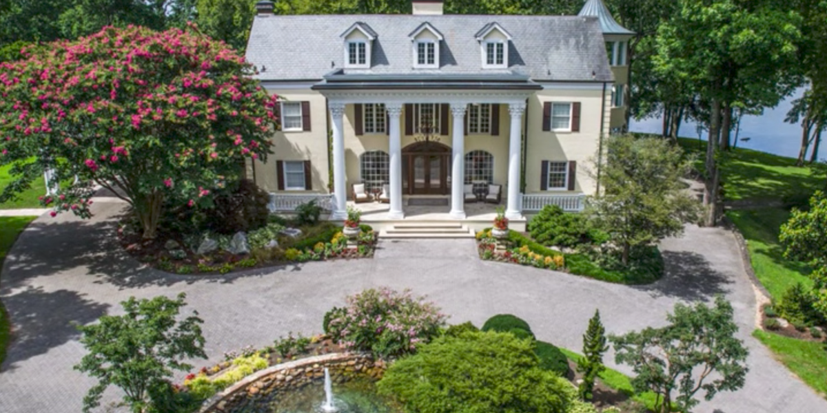Reba McEntire's Tennessee Home Was Just Marked Down to an Insanely Low