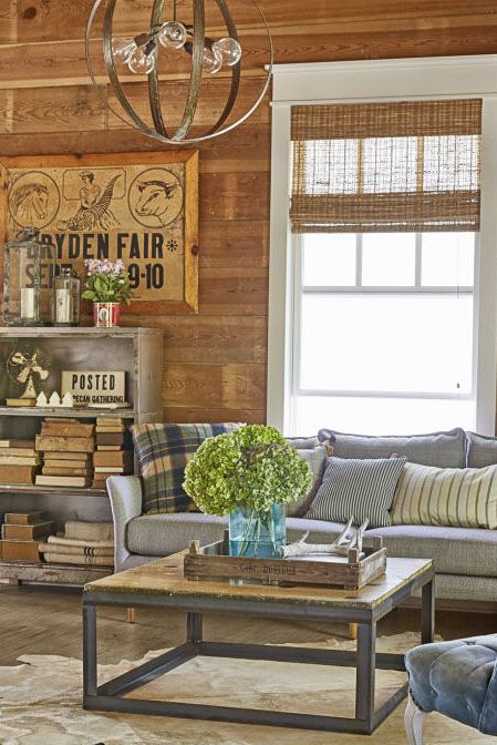 12 Best Rustic Wood Coffee Tables, Farmhouse Coffee Table Decorating Ideas