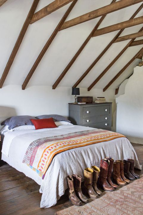 cozy bedroom ideas - antique furniture