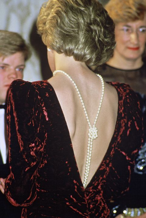 <p>Fact: this is the only way we'll be wearing the pearl necklace we don't own yet from here on out.</p>