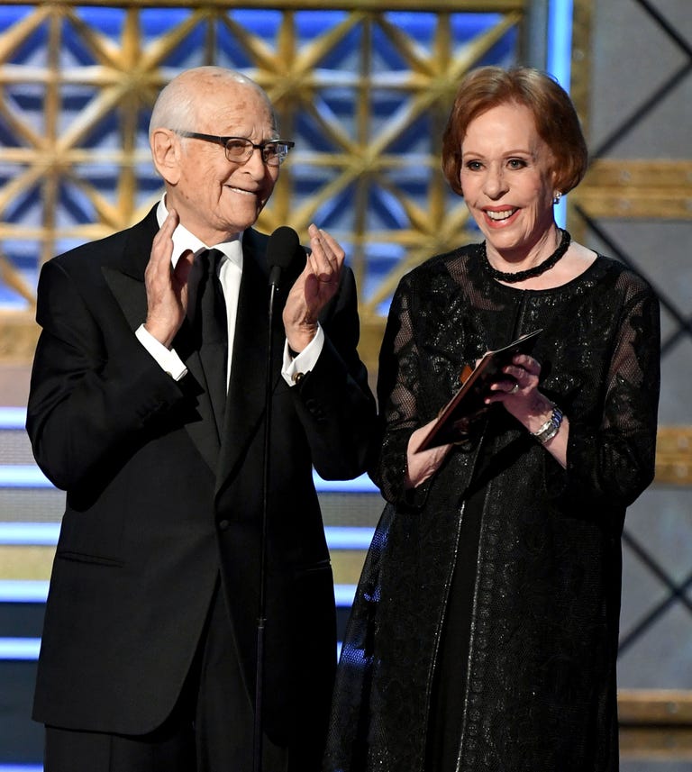 norman lear and carol burnett norman lear and carol burnett get standing ovation at 2017 norman lear and carol burnett norman lear and carol burnett get standing ovation at 2017