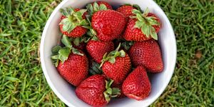 Natural foods, Strawberry, Strawberries, Fruit, Berry, Food, Frutti di bosco, Superfood, Plant, Accessory fruit, 