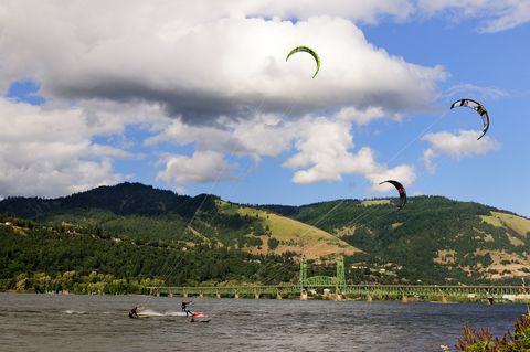 Kitesurfing, Sky, Kite sports, Parachute, Surface water sports, Cloud, Water sport, Boardsport, Windsports, Wind, 