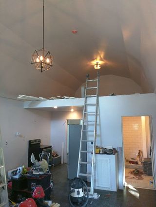 Plafond, Kamer, Eigendom, Muur, Vloer, Interieur, Gebouw, Vloerbedekking, Lichtarmatuur, Huis, 