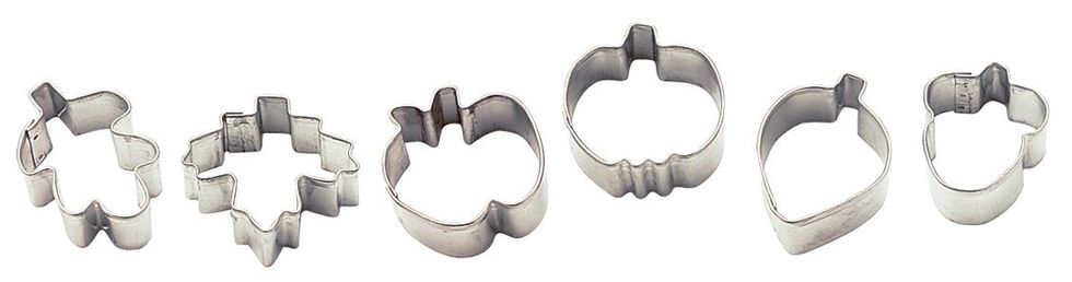 Cookie cutter, Kitchen utensil, Silver, Tool, Metal, Fashion accessory, 