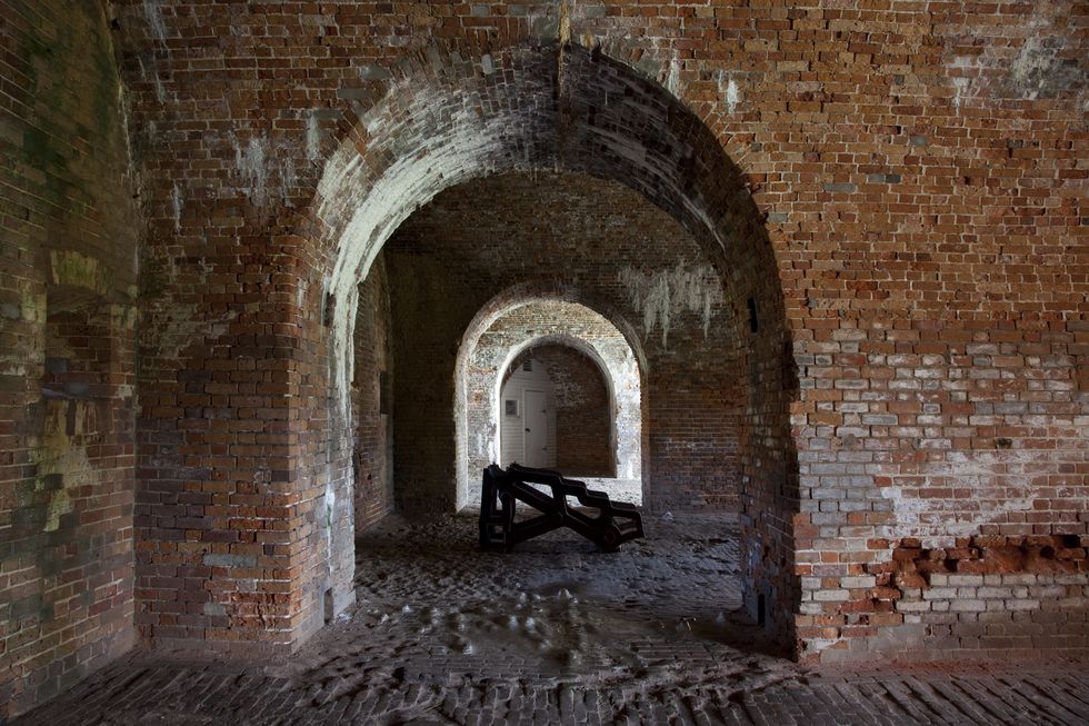 Arch, Wall, Brick, Architecture, Tunnel, Building, Ruins, Fortification, Brickwork, Historic site, 