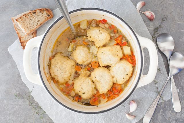 https://hips.hearstapps.com/clv.h-cdn.co/assets/17/43/1024x682/gallery-1508780406-chicken-stew-15.jpg?resize=640:*