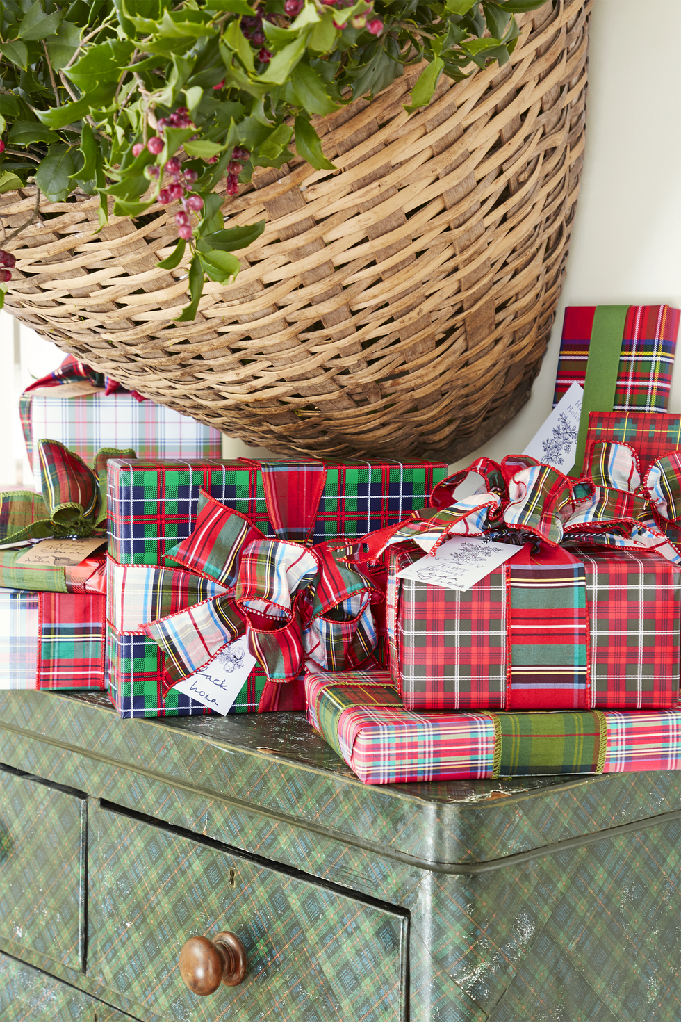 gift-wrapping ideas plaid patterns