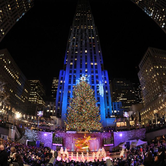 Lighting, Landmark, Crowd, Light, Metropolitan area, Christmas lights, Fisheye lens, Sky, Event, Christmas decoration, 