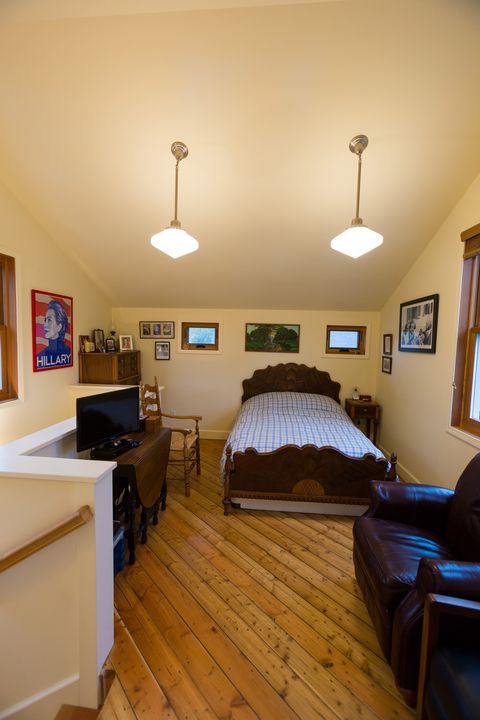 Room, Bedroom, Furniture, Floor, Wood flooring, Property, Hardwood, Interior design, Bed, Ceiling, 