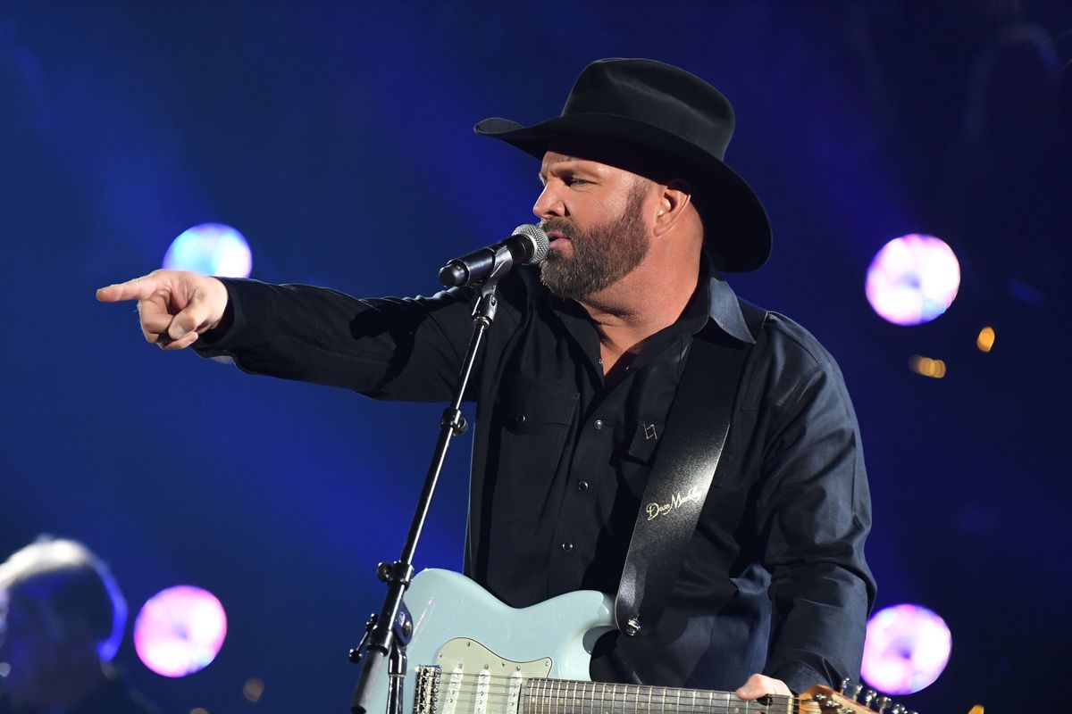 Garth Brooks Admits He Lip-Synced His CMA Awards Performance of 