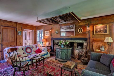 Room, Living room, Property, Furniture, Interior design, Building, House, Home, Real estate, Ceiling, 