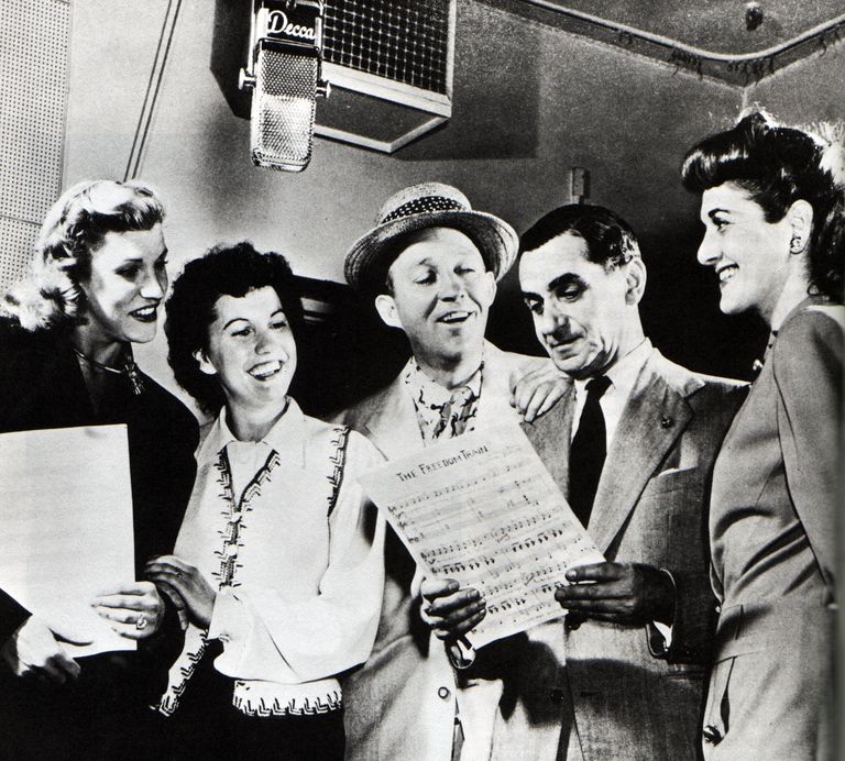 Story Behind 'White Christmas' - White Christmas Lyrics Meaning