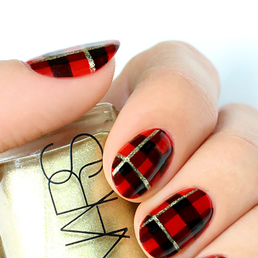 red plaid christmas nail art