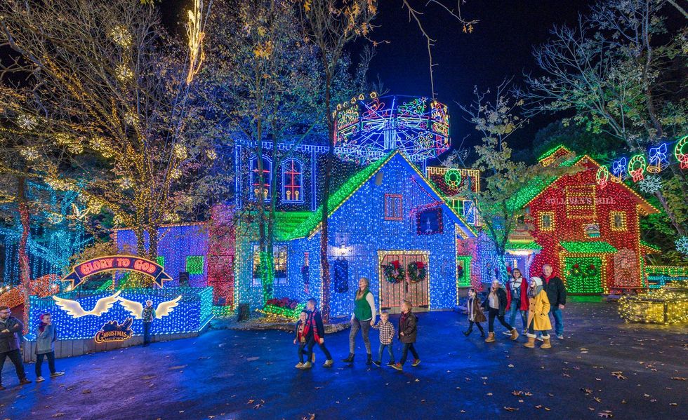 Miniature Christmas village displays are still a big deal in the US, Features