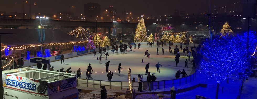 Ice rink, Ice skating, Lighting, Night, Skating, Recreation, Ice, Leisure, City, Winter, 