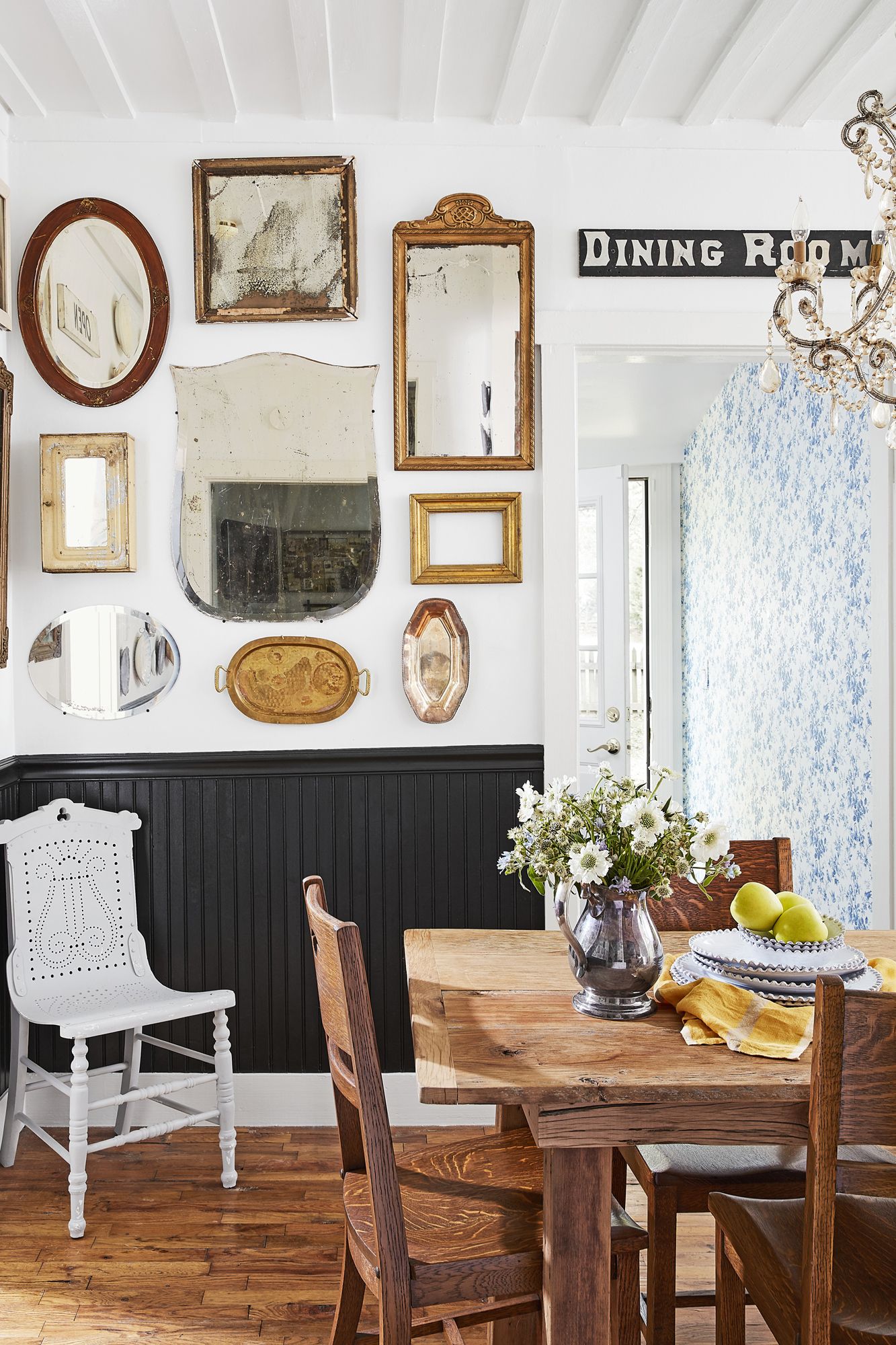 15 Charming Wainscoting Ideas, How Tall Should Wainscoting Be In A Dining Room