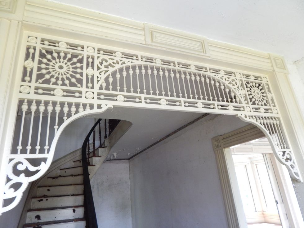 Iron, Architecture, Molding, Arch, Ceiling, Building, Stairs, Handrail, Baluster, Plaster, 