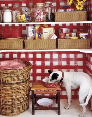 Hand-Painted Checkers Revive Alcove