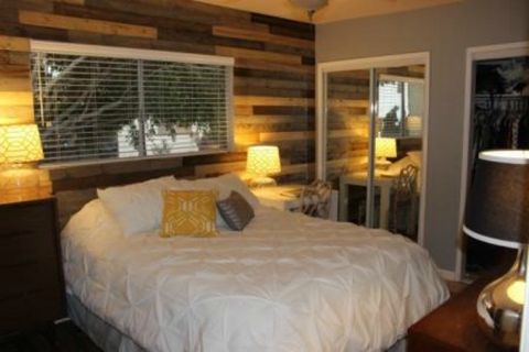 how to install a diy wooden pallet wall - easy, inexpensive bedroom
