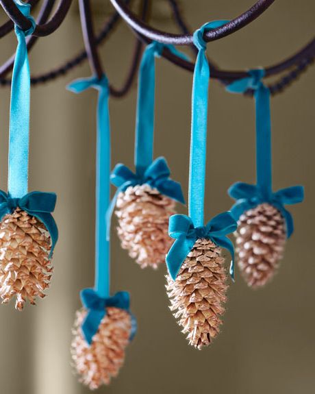 How to Make Glitter Pine Cone Ornaments