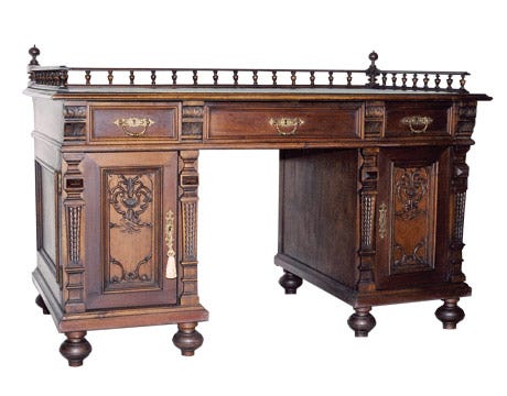 Walnut Keyhole Desk: What Is It? What Is It Worth? - Walnut Keyhole Desk: What Is It? What Is It Worth?