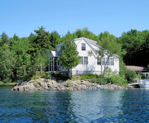 lakehouse for sale in maine