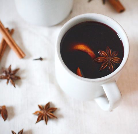 mulled wine with cinnamon clove and star anise