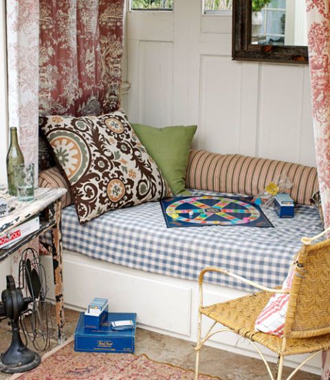 patterned daybed