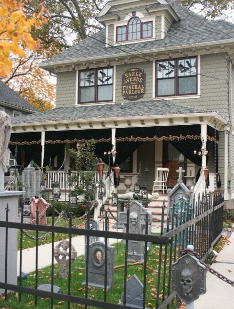 How To Decorate Outside House For Halloween Simple Design Ideas How To Decorate Outside House For Halloween Simple Design Ideas