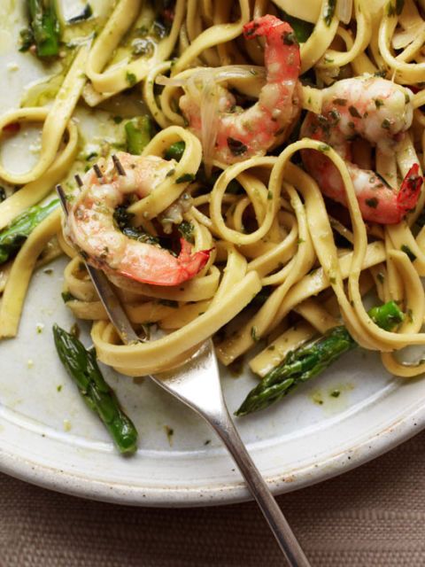 tagliatelle with pesto asparagus and shrimp