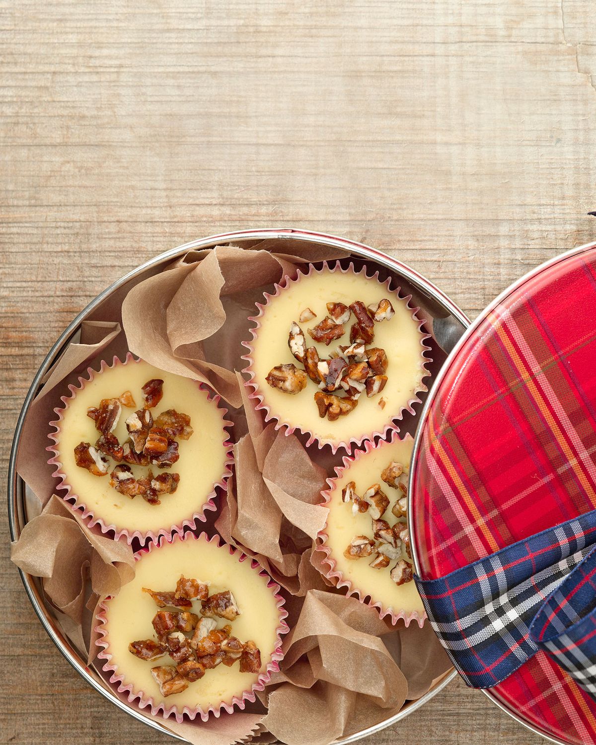 mini cheesecakes with sugared pecans