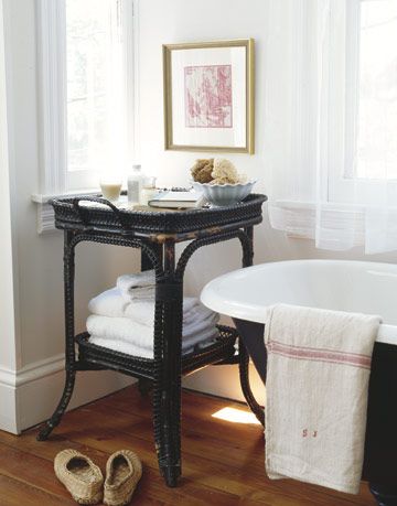 bathroom with tub and towel stand